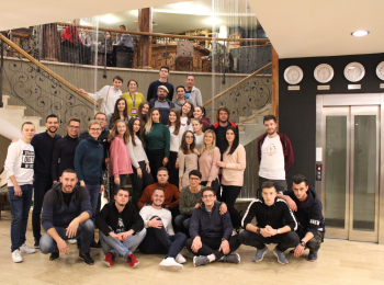 Mladi iz Banovića i 13 općina širom BiH rade zajedno na rješavanju problema zanemarivanja djece